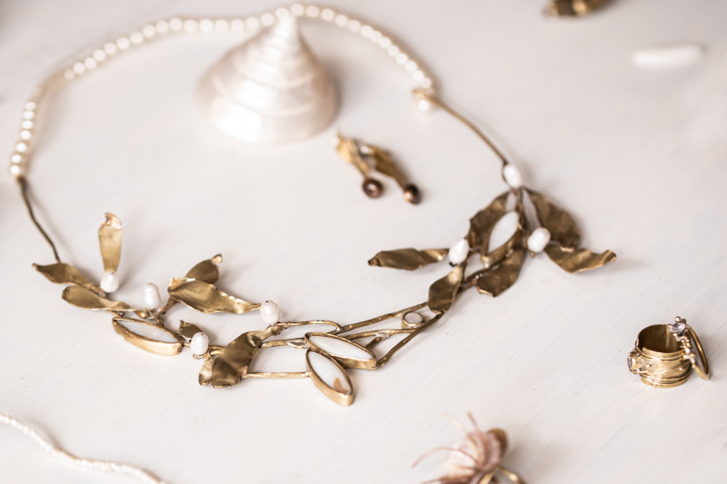 Mother of Pearl Mistletoe Necklace