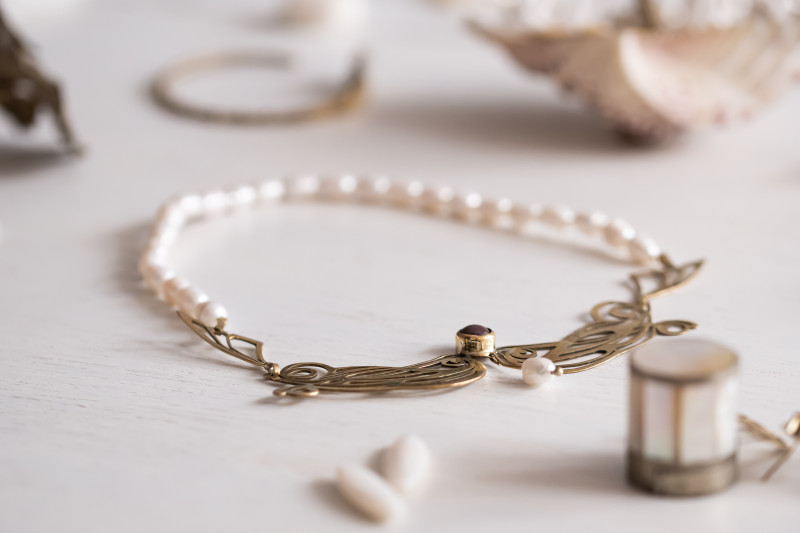 Art Nouveau Necklace with White Pearls