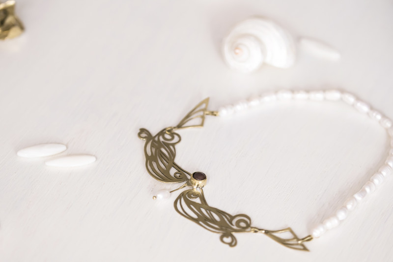 Art Nouveau Necklace with White Pearls