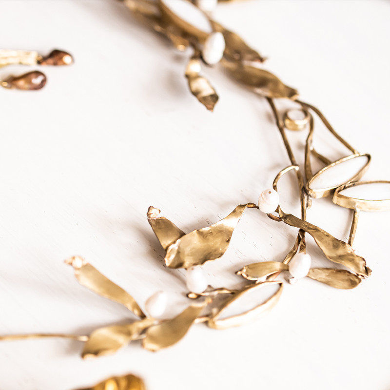 Mother of Pearl Mistletoe Necklace